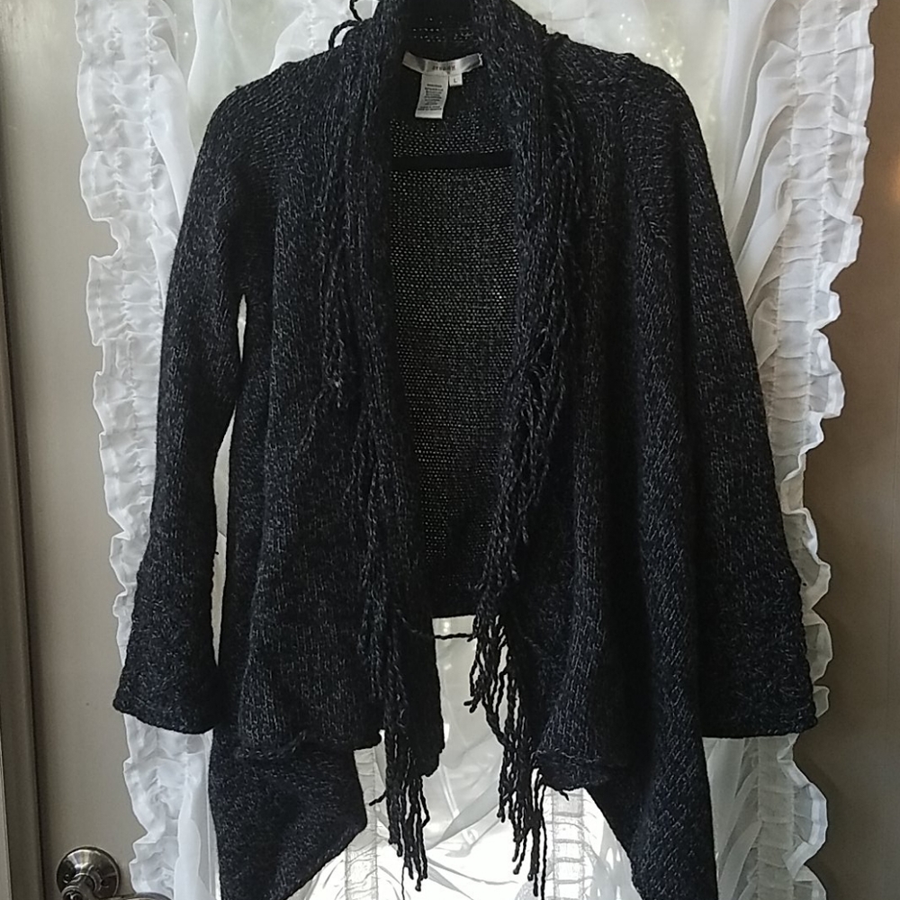 🌺 STUDIO M Sweater with Fringe 🌺 - Size L
